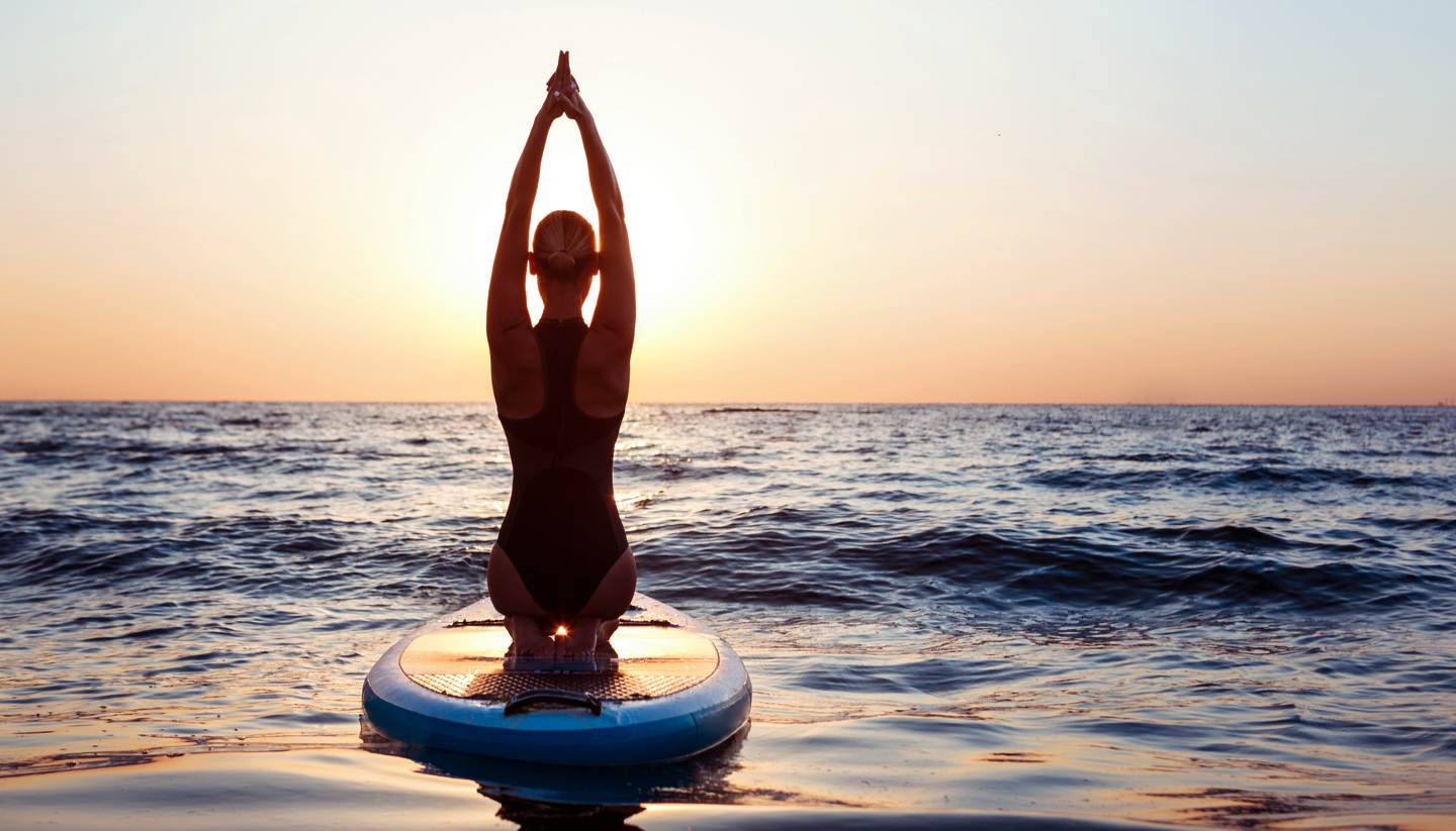 cómo prepararse físicamente para el surf yoga