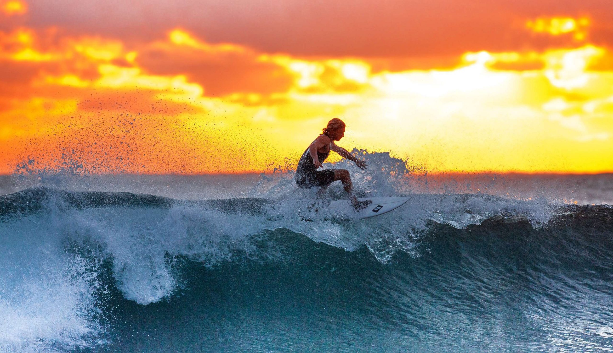 la mejor hora para surfear protege tu piel