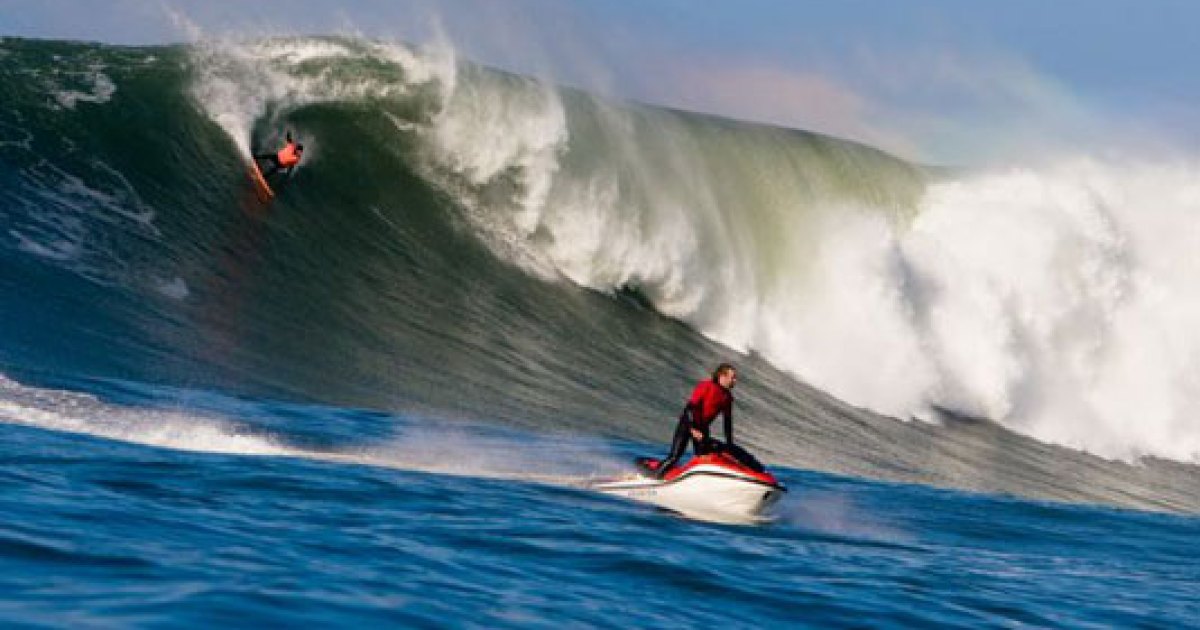 Tow in surf extreme Las Dunas Nicaragua 