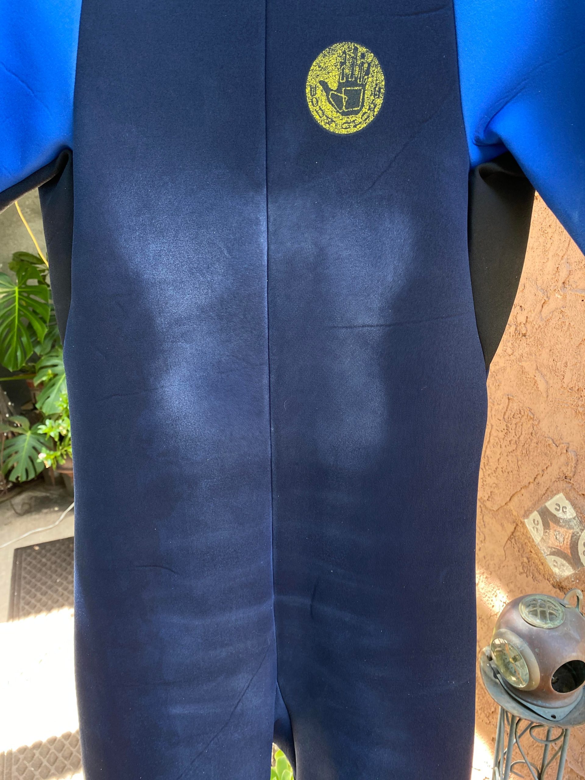 Cleaning wax from wetsuits